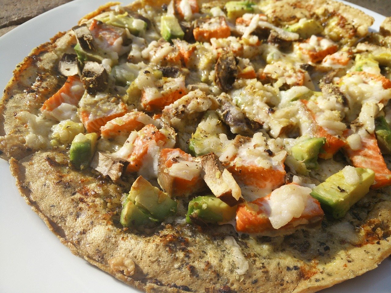AVOCADO, PRAWNS SALMON PIZZA